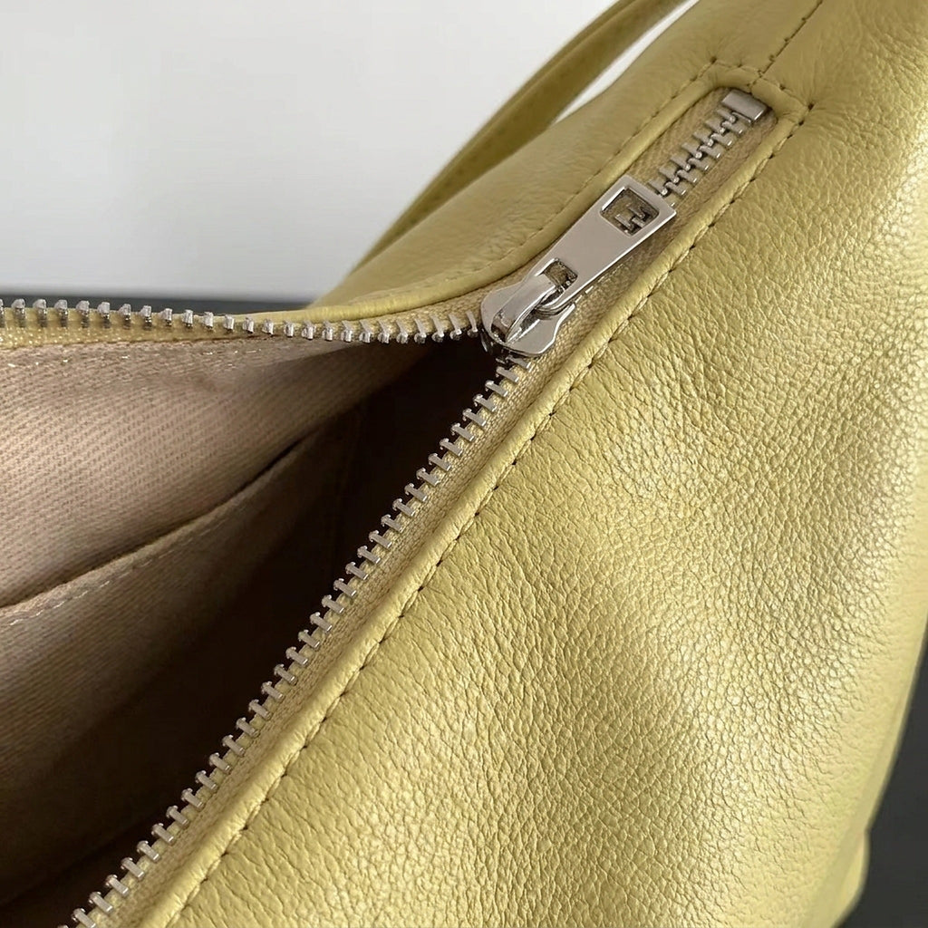 SORAVEA Freja Crossbody, butter yellow Crossbody, detail macro