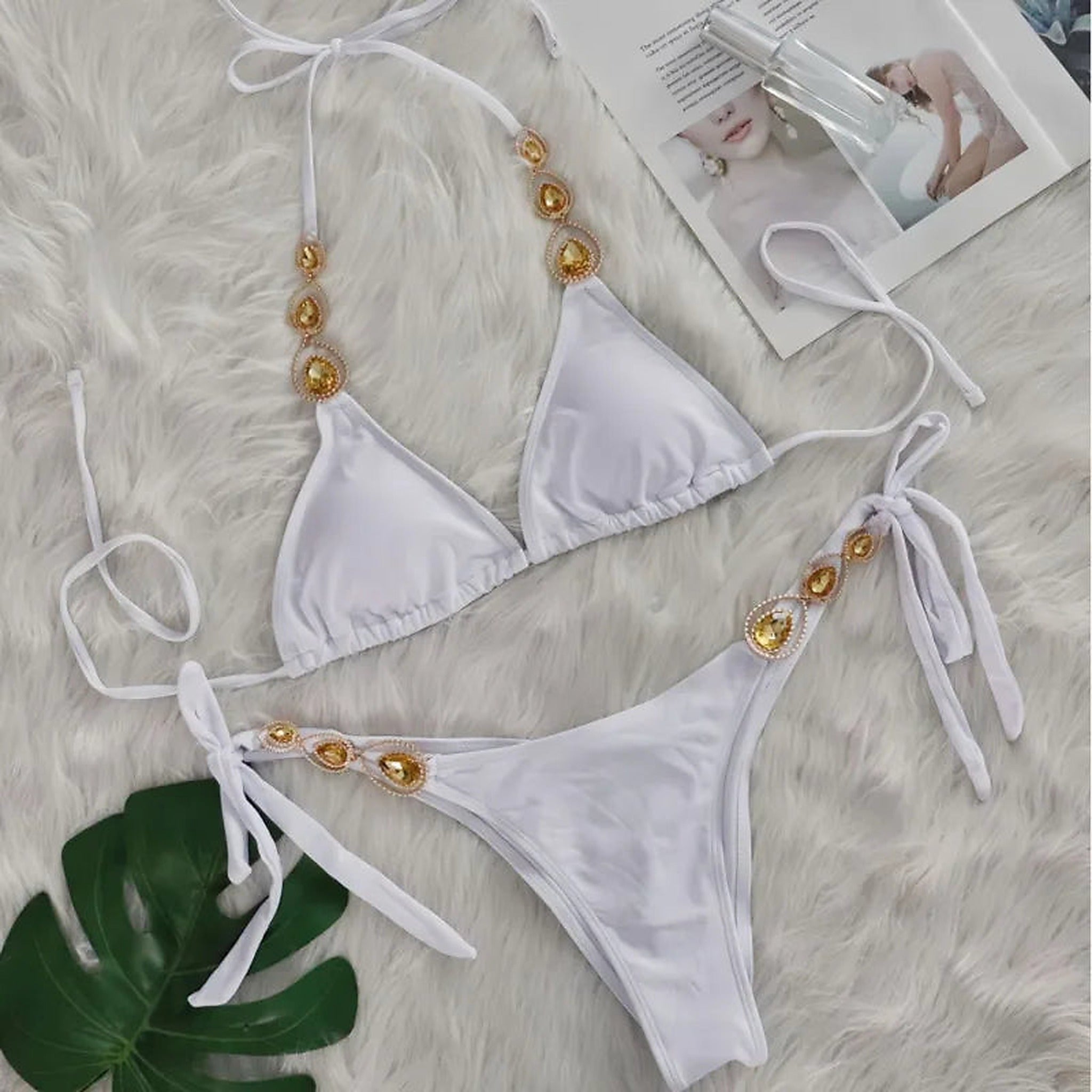 Luna guldbikini detaljbild edelstenar